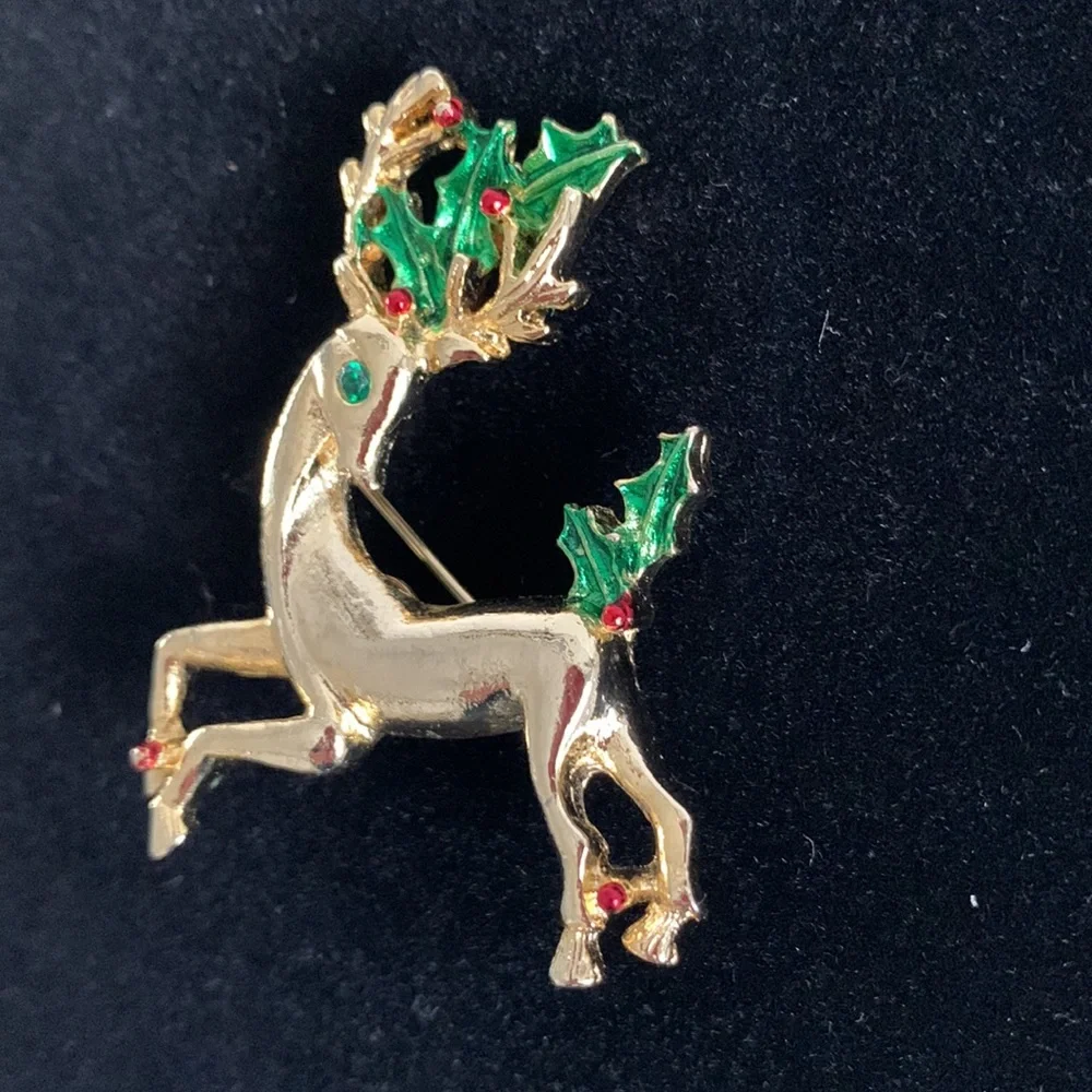 Gerry’s Reindeer Brooch Pin VTG Enamel Gold Tone Holly Leaves Berries Christmas